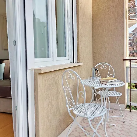 Graceful Near St Peter Metro 100 Mt Lägenhet *