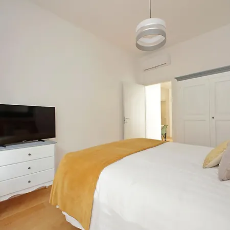 Graceful Near St Peter Metro 100 Mt Rom