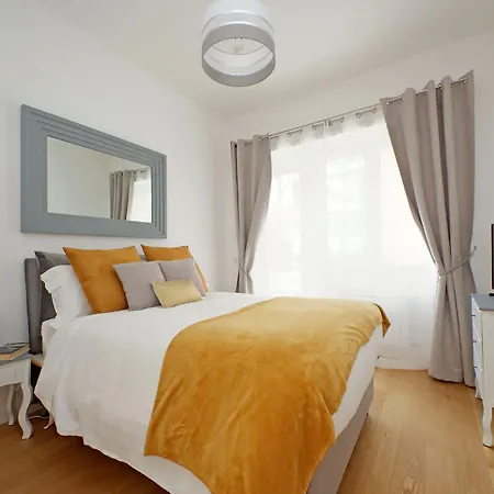 Graceful Near St Peter Metro 100 Mt Lägenhet Rom