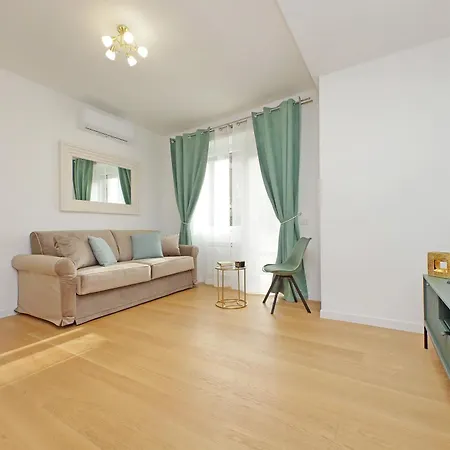 Lägenhet Graceful Near St Peter Metro 100 Mt *