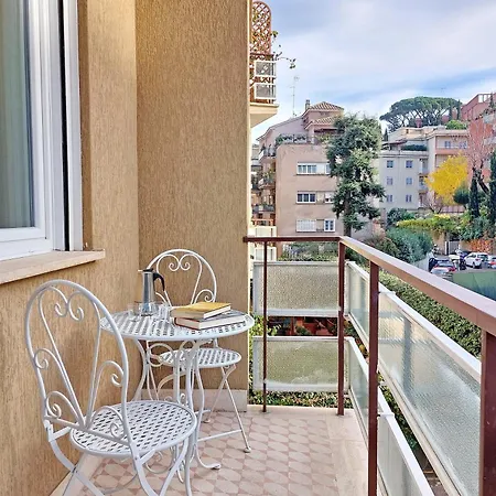 Graceful Near St Peter Metro 100 Mt Lägenhet